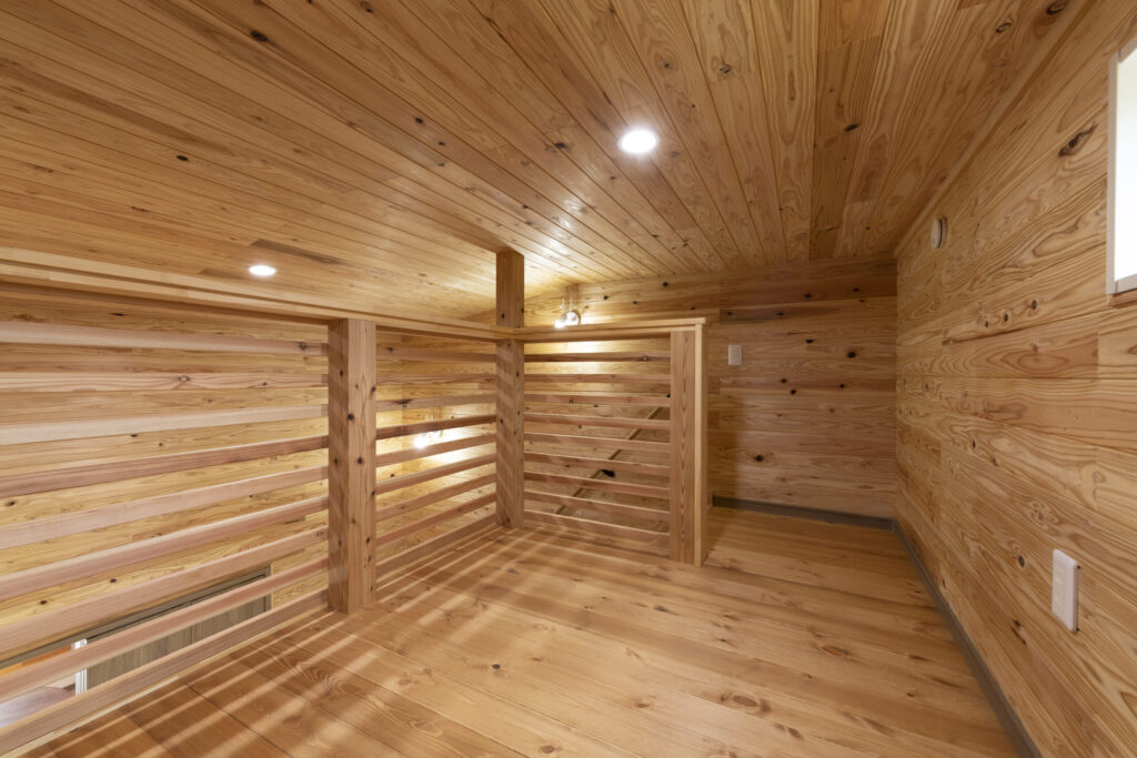 屋根裏
